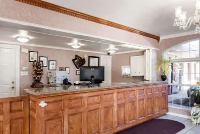 Photo 5 - Econo Lodge Jasper