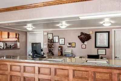 Photo 3 - Econo Lodge Jasper