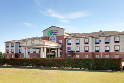 Photo 2 - Holiday Inn Express & Suites Burleson/Ft. Worth by IHG