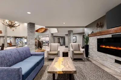 Photo 4 - La Quinta Inn & Suites by Wyndham Fairbanks Airport