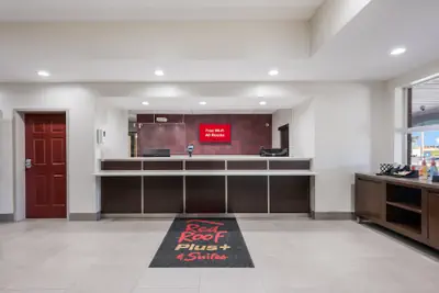 Photo 5 - Red Roof Inn PLUS+ & Suites Birmingham - Bessemer