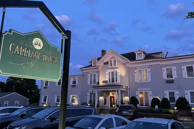 Photo 2 - The Carriage House Inn Newport