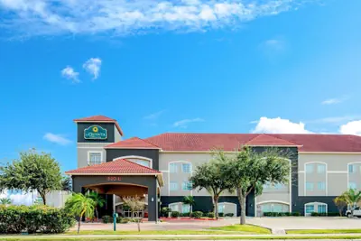 Photo 2 - La Quinta Inn & Suites by Wyndham Mission at West McAllen