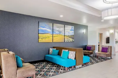 Photo 3 - La Quinta Inn & Suites by Wyndham Mission at West McAllen