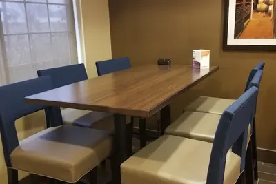 Photo 4 - Comfort Inn & Suites Galt - Lodi North