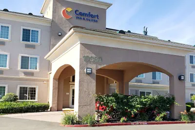 Photo 2 - Comfort Inn & Suites Galt - Lodi North