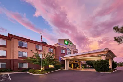 Photo 2 - Holiday Inn Express Hotel & Suites Medford-Central Point by IHG