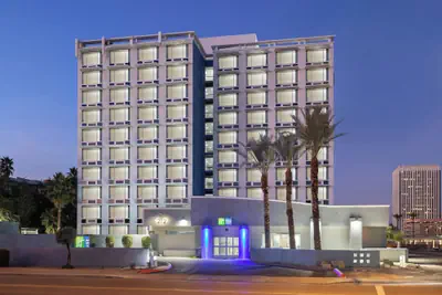 Photo 2 - Holiday Inn Express & Suites Phoenix Midtown by IHG