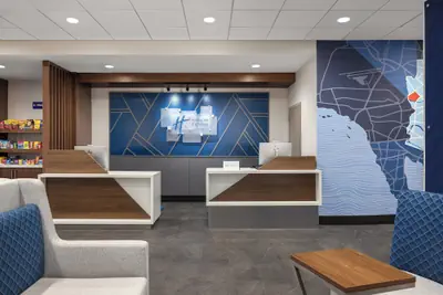 Photo 3 - Holiday Inn Express & Suites Phoenix Midtown by IHG