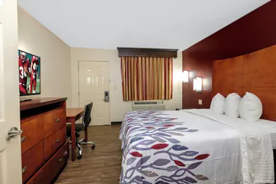 Photo 5 - Red Roof Inn Columbus, MS