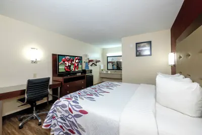 Photo 4 - Red Roof Inn Columbus, MS