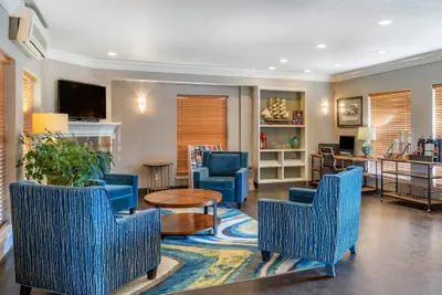 Photo 4 - Elizabeth Oceanfront Suites, an Ascend Collection Hotel