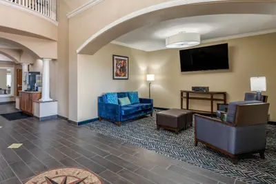 Photo 4 - Comfort Inn & Suites Lubbock West