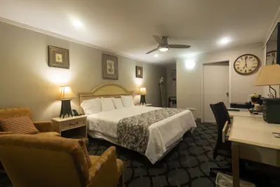 Photo 2 - Atrium Inn
