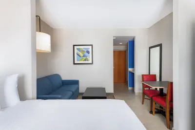 Photo 4 - Holiday Inn Express & Suites Spring Hill by IHG