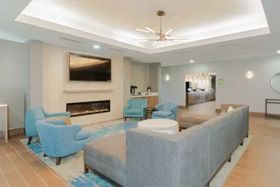 Photo 4 - La Quinta Inn & Suites by Wyndham Shawnee