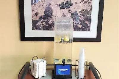 Photo 4 - Comfort Inn & Suites Near Universal - N. Hollywood - Burbank
