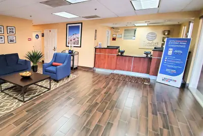 Photo 5 - Comfort Inn & Suites Near Universal - N. Hollywood - Burbank