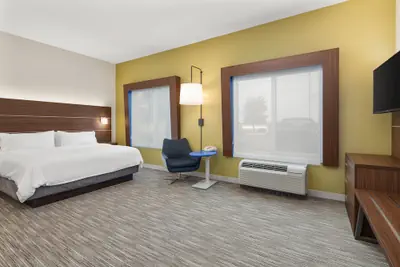 Photo 4 - Holiday Inn Express Hotel Sacramento Airport Natomas by IHG