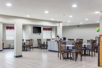 Photo 5 - Quality Inn & Suites Grove City - Outlet Mall