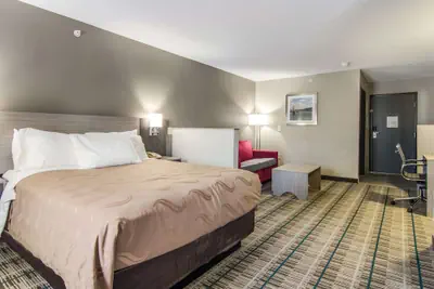 Photo 2 - Quality Inn & Suites Grove City - Outlet Mall
