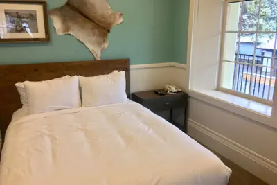Photo 5 - The Groveland Hotel