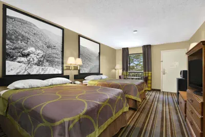 Photo 4 - Super 8 by Wyndham Oxford