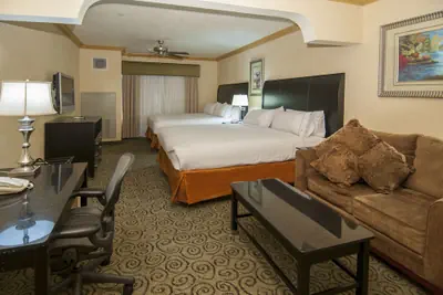 Photo 5 - Holiday Inn Express and Suites Bakersfield Central by IHG