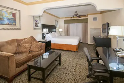 Photo 3 - Holiday Inn Express and Suites Bakersfield Central by IHG