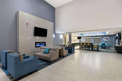 Photo 3 - La Quinta Inn & Suites by Wyndham Phoenix I-10 West