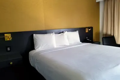 Photo 4 - Glen Capri Inn & Suites - Burbank Universal