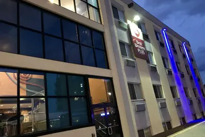 Photo 3 - Best Western Plus Brooklyn Bay Hotel