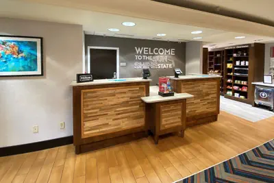 Photo 5 - Hampton Inn & Suites Clearwater/St. Petersburg-Ulmerton Road, FL