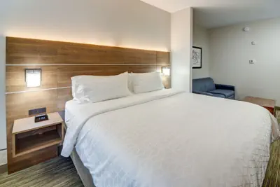 Photo 4 - Holiday Inn Express Hotel & Suites Quincy I-10 by IHG