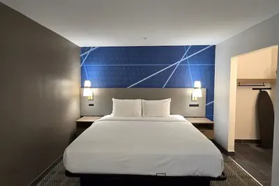 Photo 5 - Comfort Inn & Suites Savannah Airport