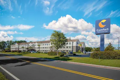 Photo 2 - Comfort Inn & Suites Savannah Airport