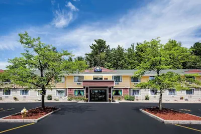Photo 2 - Days Inn & Suites by Wyndham Stevens Point