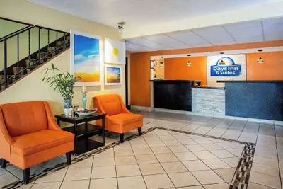 Photo 3 - Days Inn & Suites by Wyndham Stevens Point
