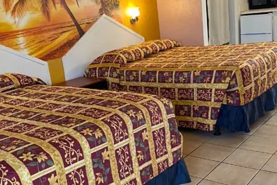 Photo 3 - New Sungate Motel