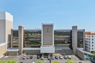 Photo 2 - The Barclay Towers Resort Hotel