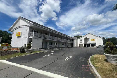 Photo 2 - Super 8 by Wyndham Albany