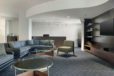 Photo 3 - Courtyard by Marriott Republic Aprt Long Island/Farmingdale