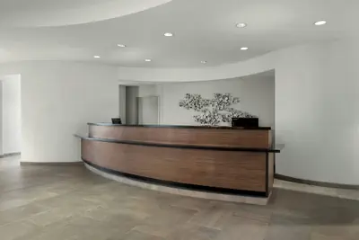 Photo 4 - Courtyard by Marriott Republic Aprt Long Island/Farmingdale