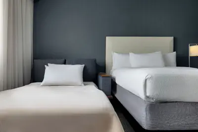 Photo 5 - Courtyard by Marriott Republic Aprt Long Island/Farmingdale