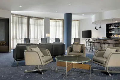 Photo 2 - Courtyard by Marriott Republic Aprt Long Island/Farmingdale