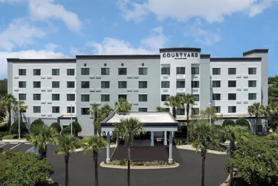 Photo 2 - Courtyard Pensacola Downtown