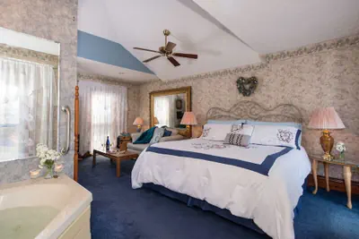 Photo 4 - Sutherland House Victorian Bed & Breakfast