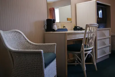 Photo 5 - Meadow Court Inn