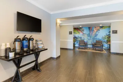 Photo 4 - Best Western Visalia Hotel