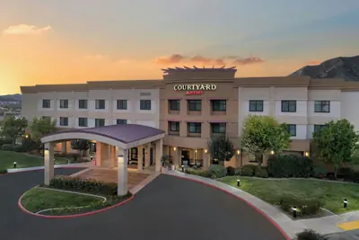 Photo 2 - Courtyard by Marriott Santa Clarita Valencia